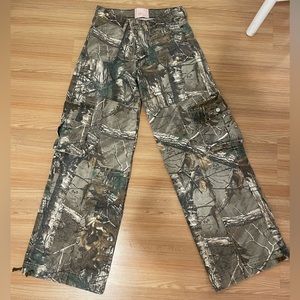 Revice Amelia Pant / Oakland